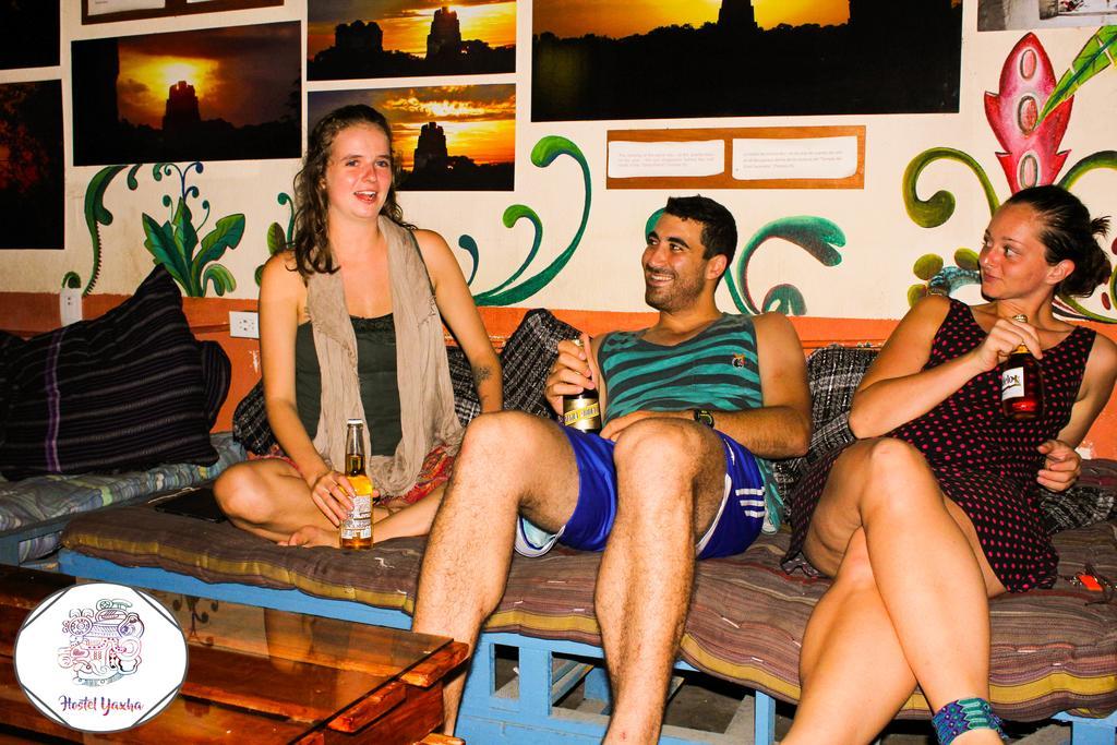 Tikal Backpackers Hostel Флорес Екстер'єр фото