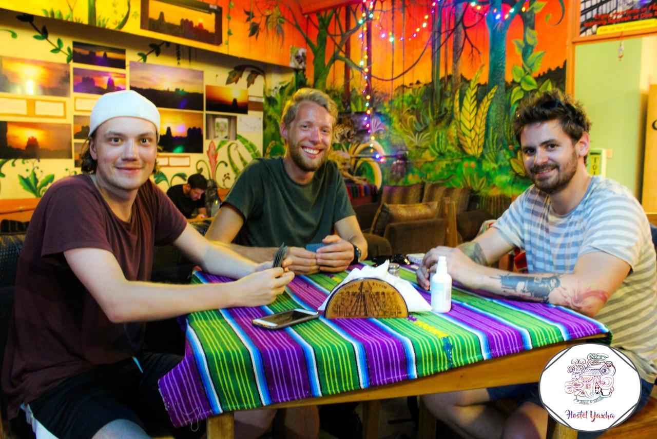 Tikal Backpackers Hostel Флорес Екстер'єр фото