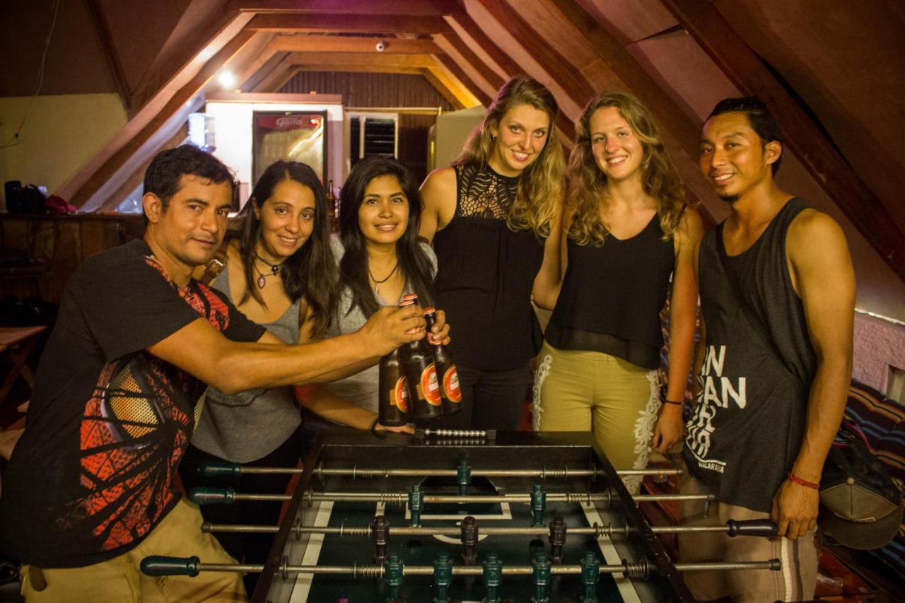 Tikal Backpackers Hostel Флорес Екстер'єр фото