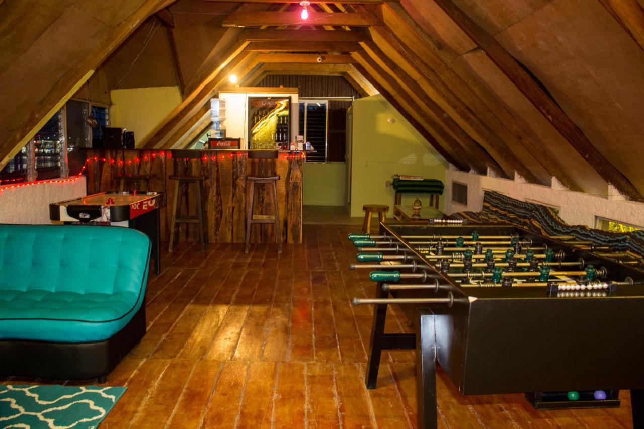 Tikal Backpackers Hostel Флорес Екстер'єр фото