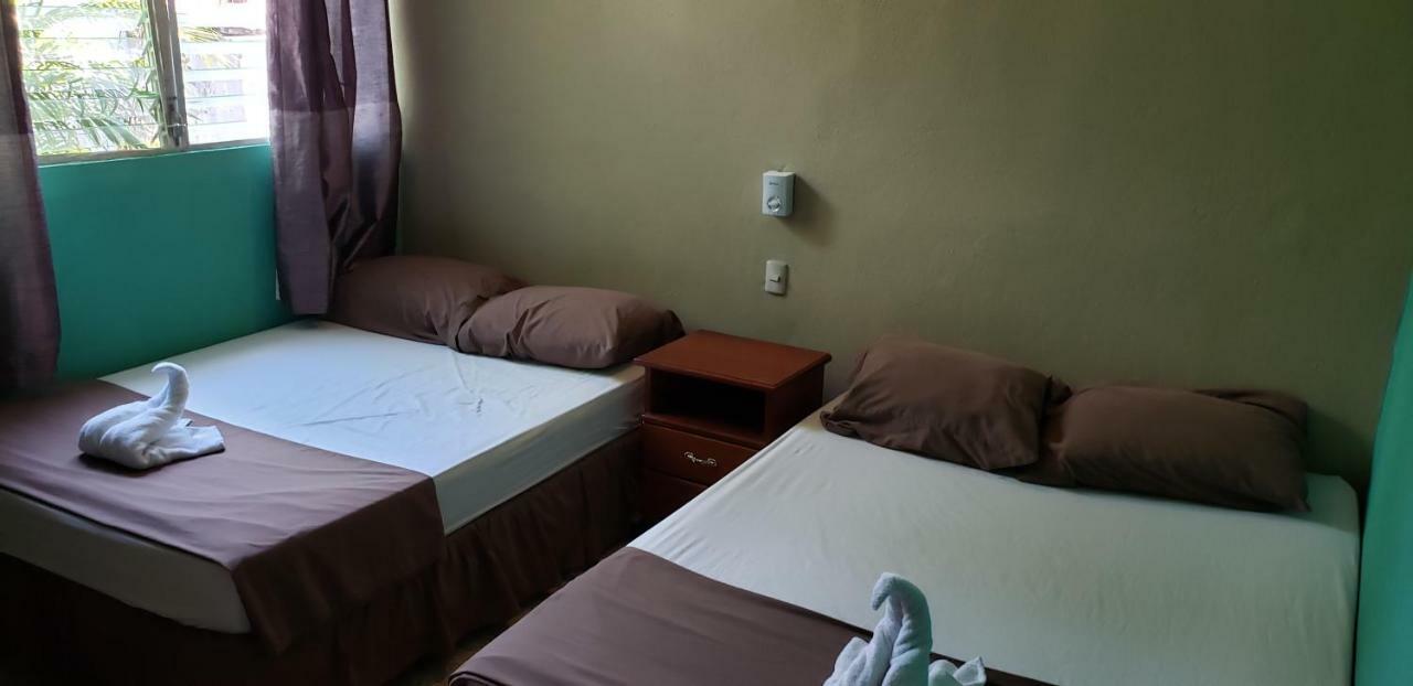 Tikal Backpackers Hostel Флорес Екстер'єр фото